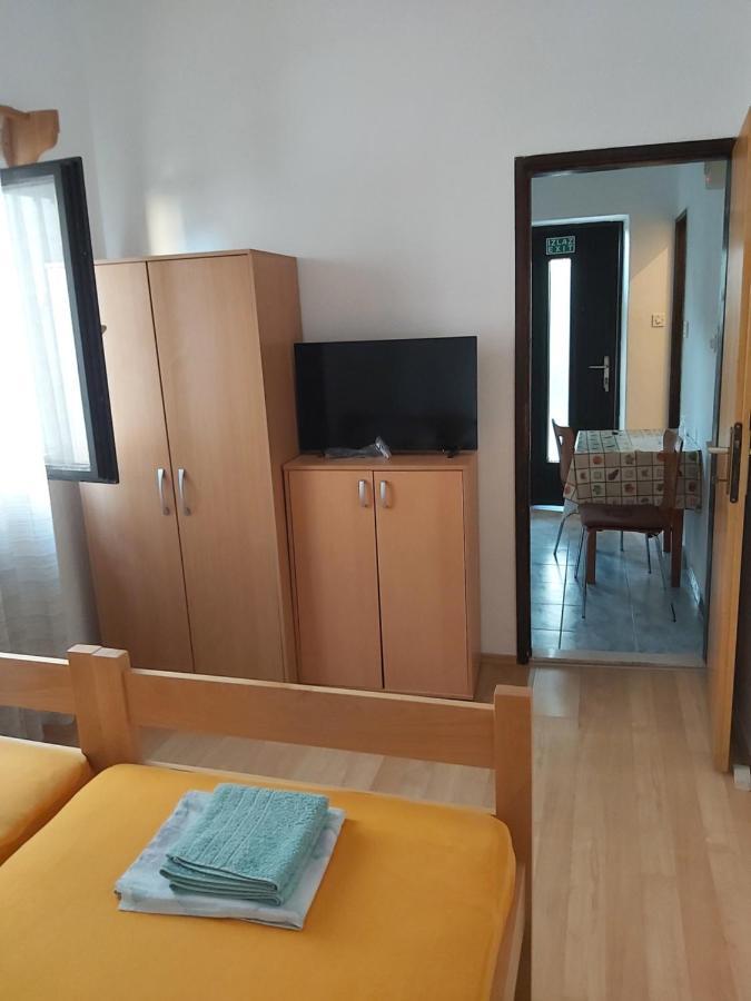 Апартаменти Apartman Janja Бол Екстер'єр фото